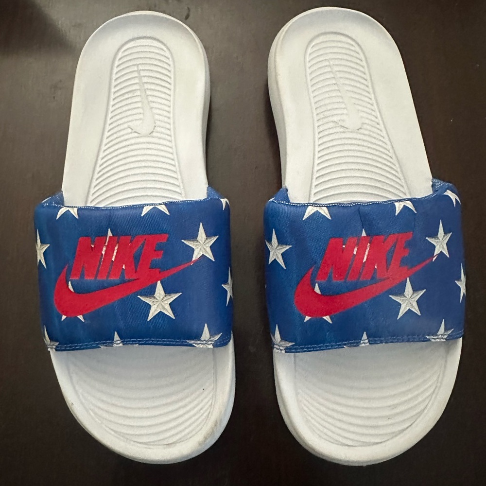 Nike Sandals Womens 8 Victori One Stars Print Flats Slider CN9676-400 Blue White